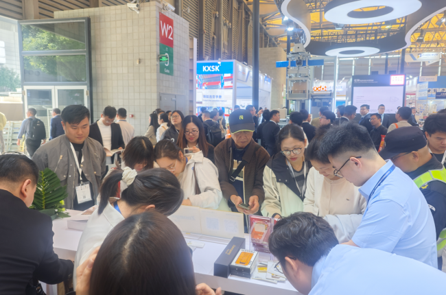 中揚立庫亮相CeMAT ASIA 2025首日：展位人氣爆棚，智能倉儲方案引行業聚焦